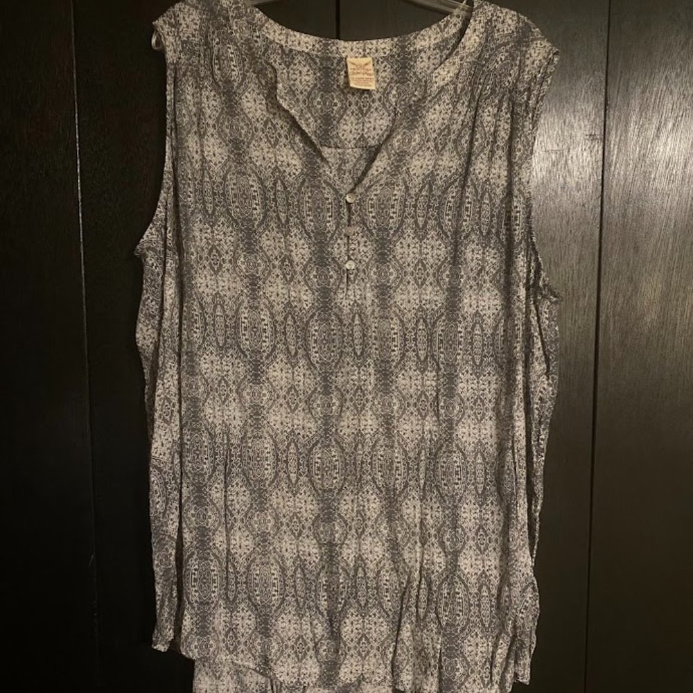 sleeveless top